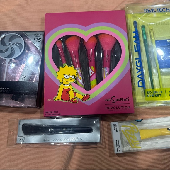 Assorted makeup bundle - Picture 3 of 4